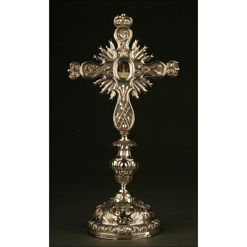 Impressive Spanish Solid Silver Reliquary. XIX Century. With Contrasts and Reliquary.