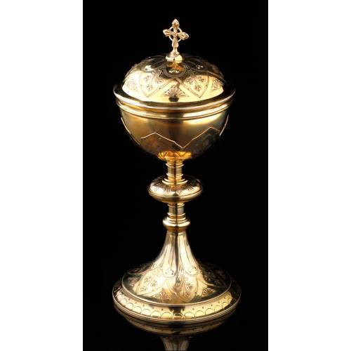 Elegant Solid Silver Contrasted Silver Ciborium, Hand Carved. France, XIX Century