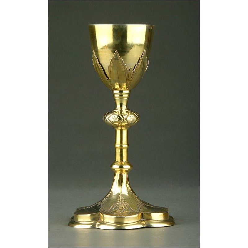 Antique French Chalice in Gilded Silver. XIX Century. Contrasted in all its parts.