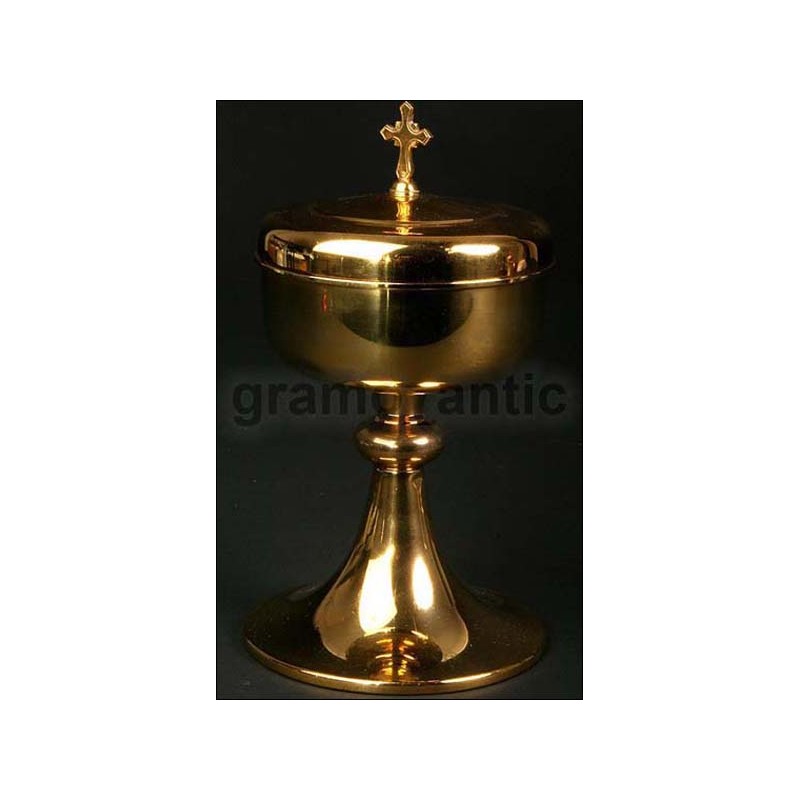 Church ciborium in gilded silver. S. XX. 25 cms high.