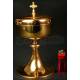 Church ciborium in gilded silver. S. XX. 25 cms high.