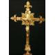 Enorme cruz de altar en bronce. S.XIX. 70 cms de altura