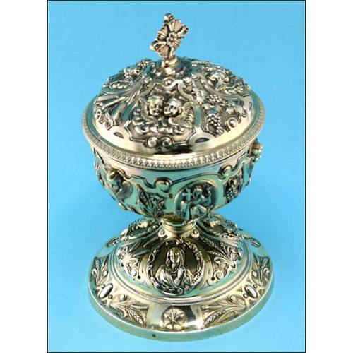 French ciborium in solid sterling silver. XIX Century. Favier