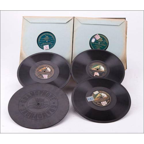 Album with 12 gramophone records. 78 rpm. 10 of them monofacial. Original album