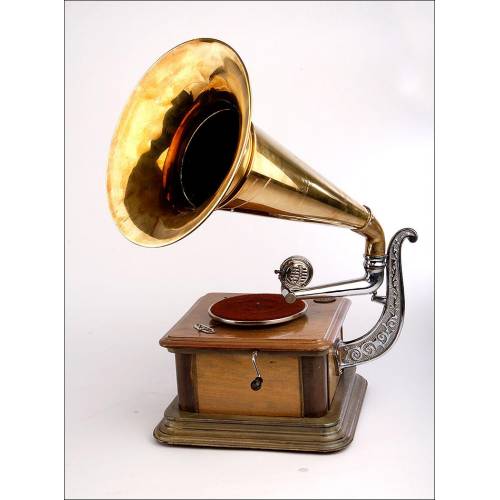 Bello Gramófono de Trompeta en Muy Buenas Condiciones. Años 20