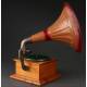 Beautiful horn gramophone made in 1915. In very good condition and working.