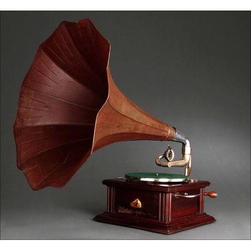 horn gramophone, ca. 1910.