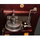 horn gramophone, ca. 1910.