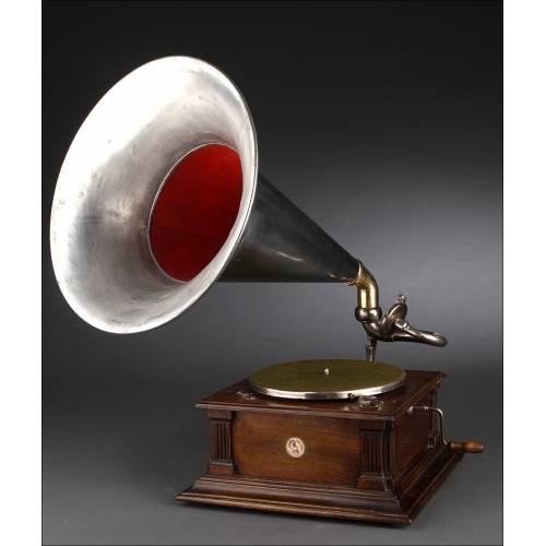 Gramófono de Trompeta Neuton en Muy Buen Estado. Alemania, Circa 1915. Magnífico Sonido