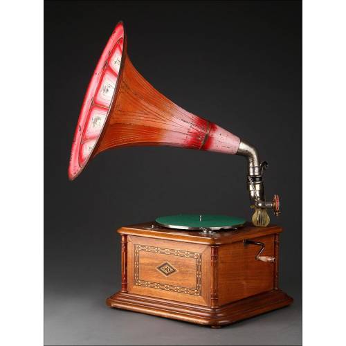 Antique German horn gramophone. Manufactured in 1910. Original. In working order