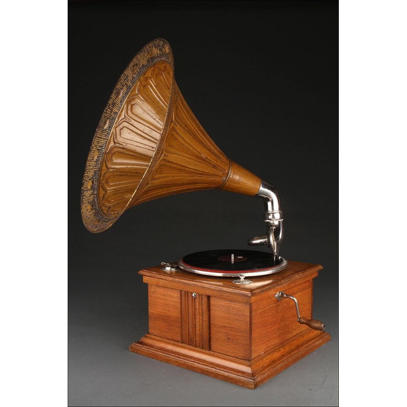 horn gramophone, Ca. 1910.