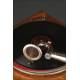 Gramófono de Trompeta de Bello Diseño Fabricado Circa 1910. En Perfecto Estado de Funcionamiento