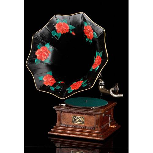 Victor Monarch Gramophone with Trumpet 'Morning Glory'. United States, Circa 1905