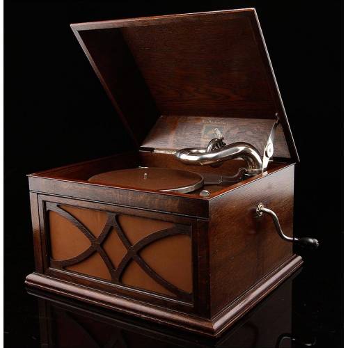 Elegant Restored and Working HMV Gramophone. England, ca. 1930