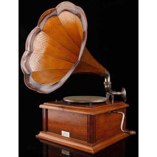 horn gramophone, ca. 1910.