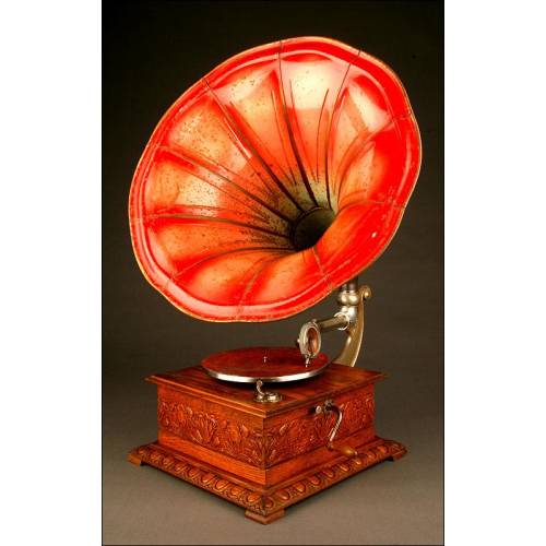 Decorative Opera Gramophone from 1910-1920. In superb working condition.