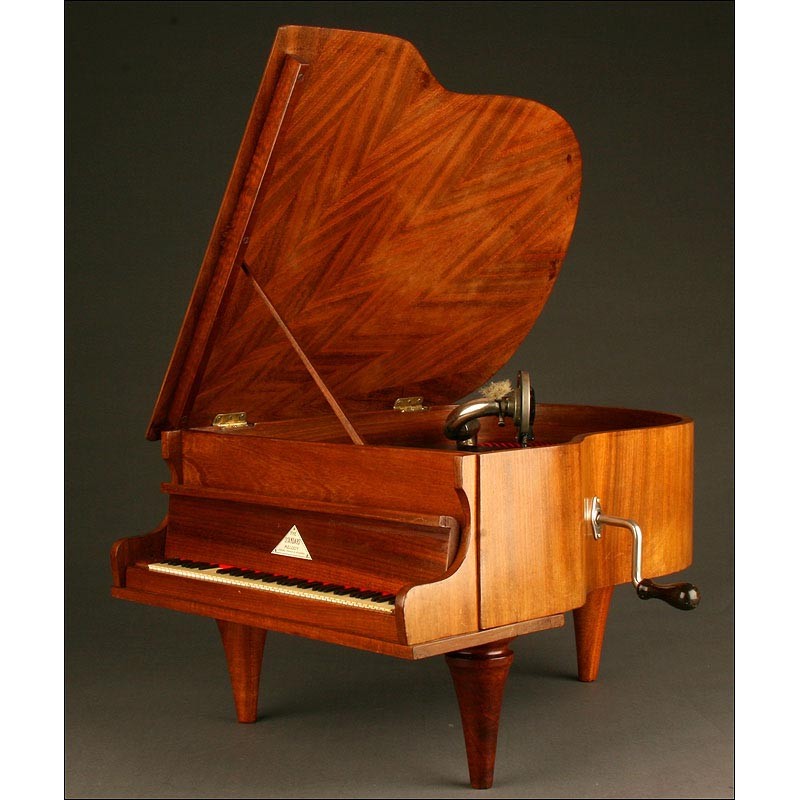 Extraordinariamente Raro Gramófono marca Melody en Forma de Piano, 1930.