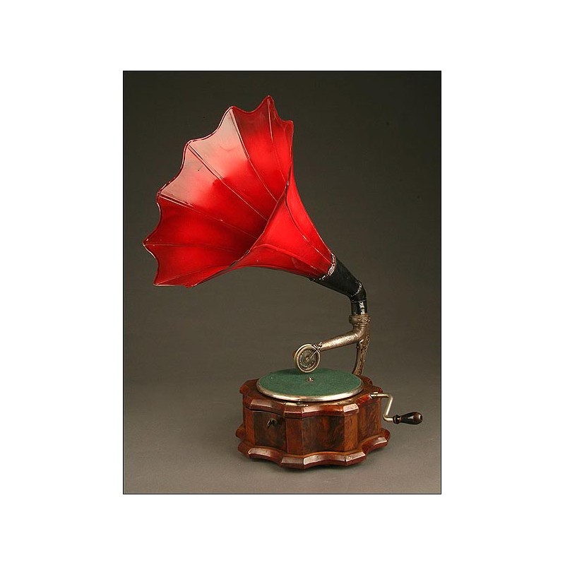 Decorative horn gramophone "Eternola Portablofon". Czechoslovakia, 1925.