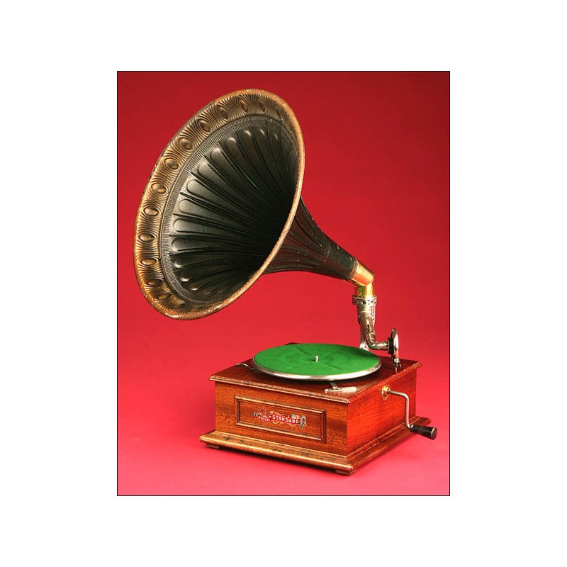Precioso Gramófono de Bocina Royal Standard. Principios del s.XX.