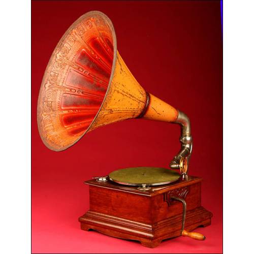 German Jugendstil Style Gramophone in Perfect Condition. Ca.1900