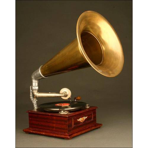 Excelda Gramophone, Manufactured in 1910. Perfect working condition.
