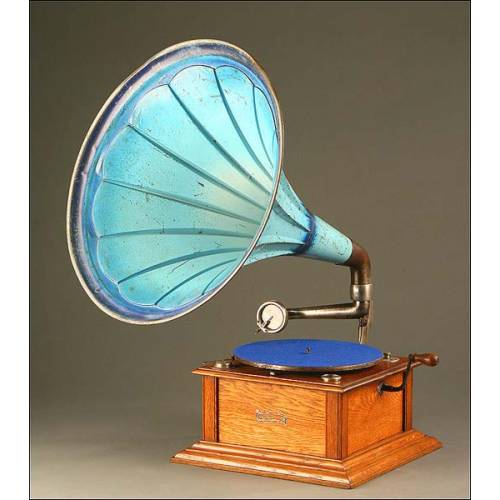 Dulcetto horn gramophone, Switzerland, circa 1910-1915.