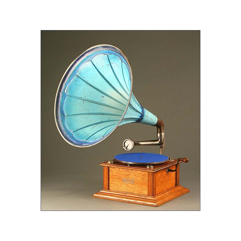 Dulcetto horn gramophone, Switzerland, circa 1910-1915.