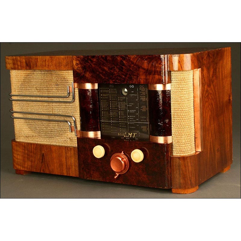 Elegant French L. M. T. Valve Radio from the 40's. With 'Magic Eye'. 220 V