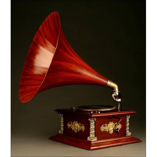 Gramophone His Master's Voice, 1910.