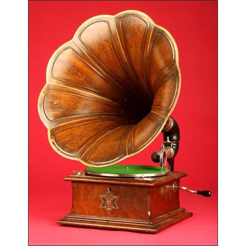 Impressive Howthorne and Sheble Star Gramophone with Special Arm. 1907