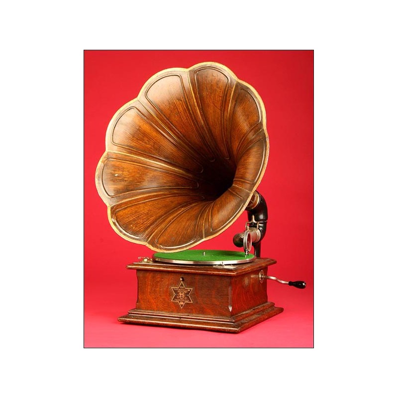 Impressive Howthorne and Sheble Star Gramophone with Special Arm. 1907