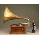 Antique horn gramophone. Circa 1915