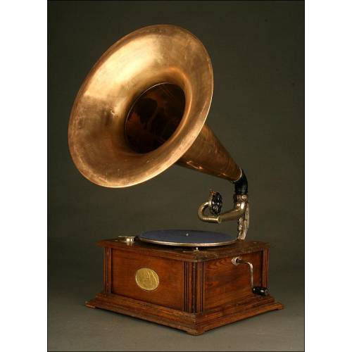 Gramófono Vintage Alemán en Perfecto Funcionamiento. Circa 1.920. Con Trompa de Cobre