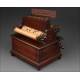 Precioso Organillo Clariola de Caoba, Fabricado en Norteamérica Circa 1890. Funciona Muy Bien