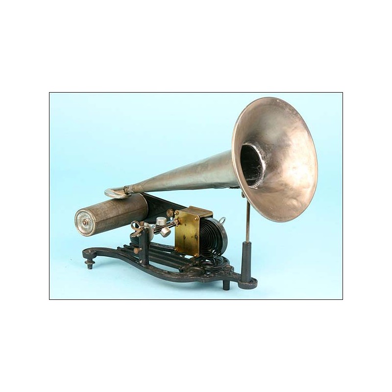 Puck phonograph with lyre-shaped base. 1901