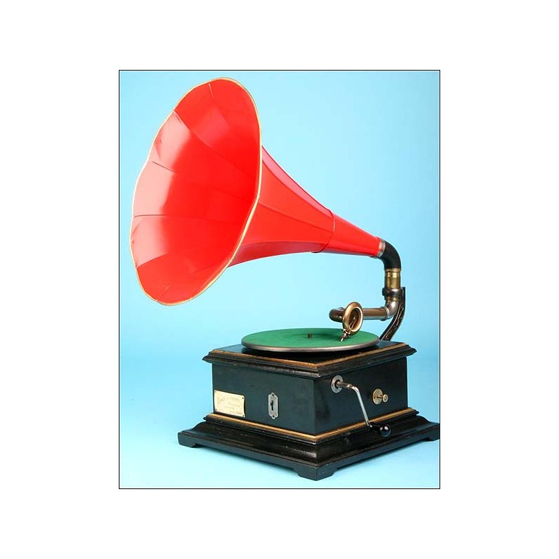 Phot-O-Phone horn gramophone. Circa 1915