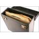 Case with 30 gramophone discs.