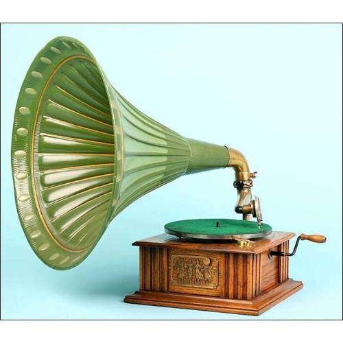 Symphonista horn gramophone. 1912