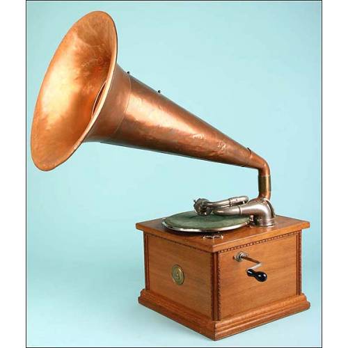 Gran gramófono Gilbert. Cuerno de cobre. 1920