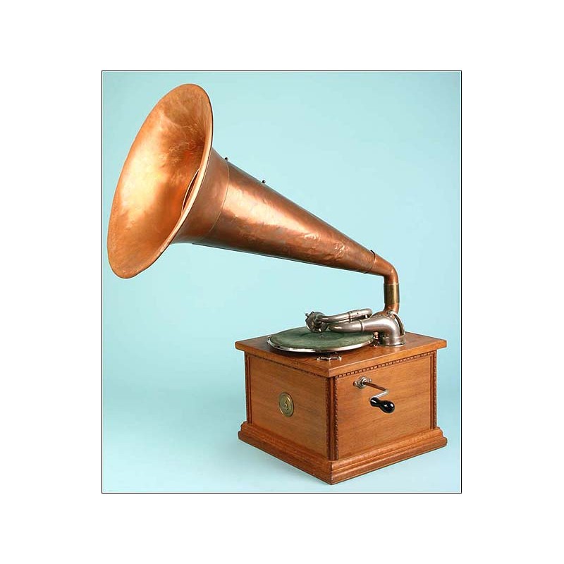 Great Gilbert gramophone. Copper horn. 1920