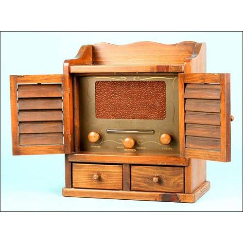 Guild Radio 484 Model A10392 'Spice Chest' (1958).