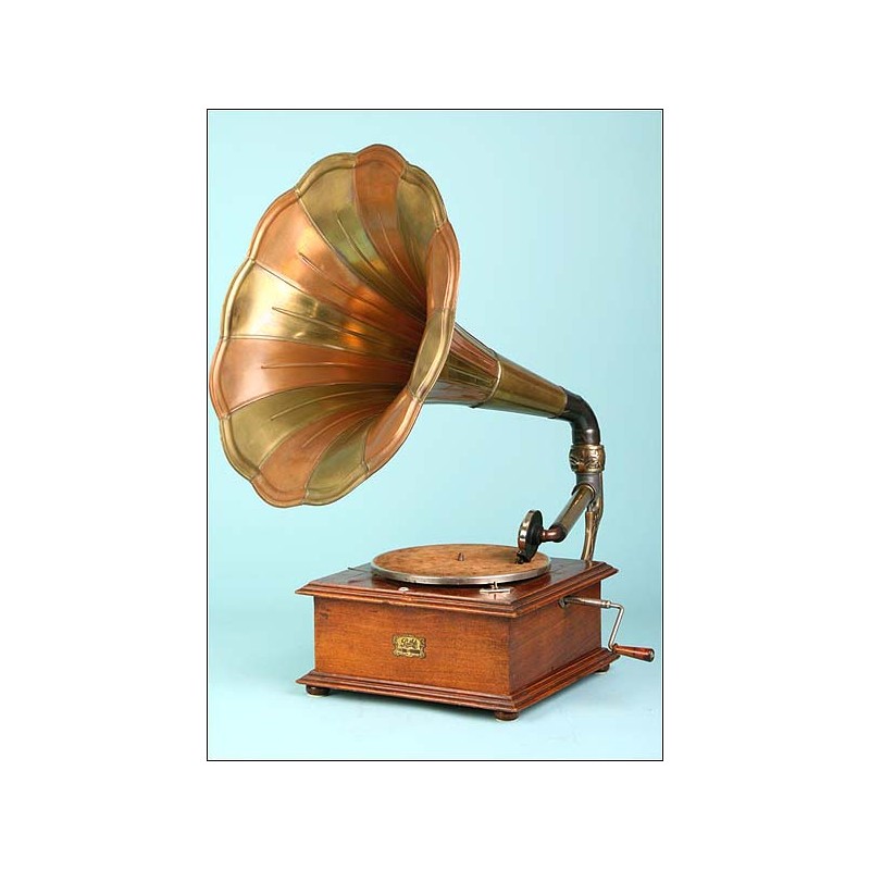 Pathé gramophone model 2 with two-color copper bell. 1912