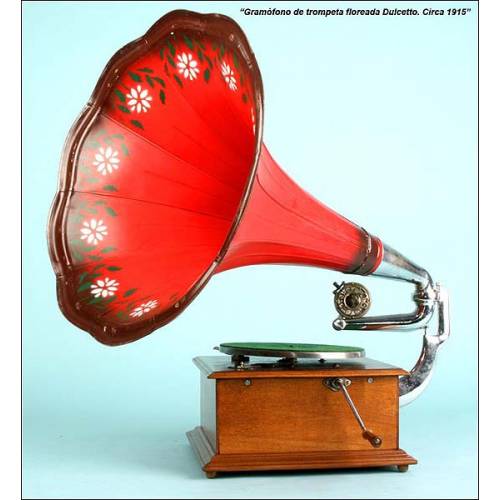 Dulcetto horn gramophone. 1915