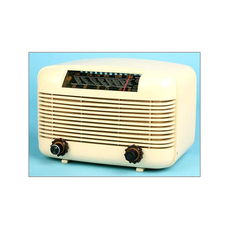 Radio de metal La voz del mundo,Mod.Chato C.1940 V110vlt.