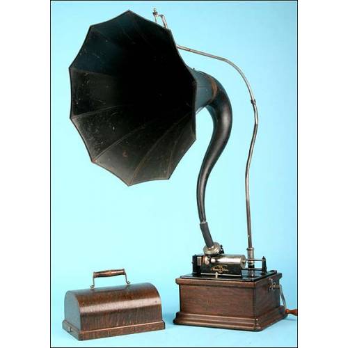 Edison Fireside model A phonograph, with cygnet trumpet.