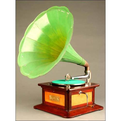 Spanish horn gramophone, Electro Parlonet, Year 1915.