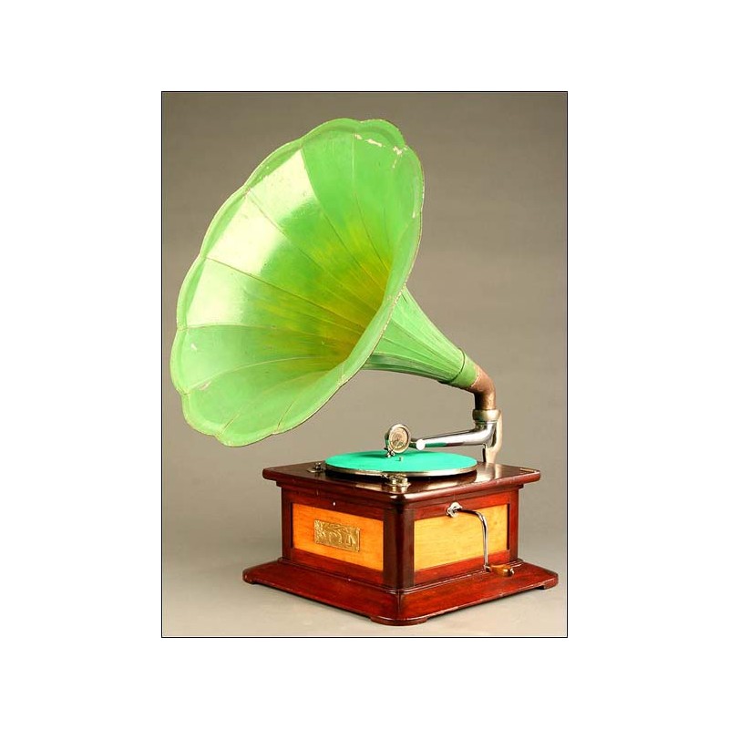 Spanish horn gramophone, Electro Parlonet, Year 1915.