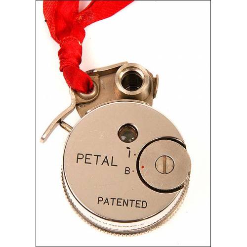 Petal. Micro eyelet spy camera. 1948. Rare!