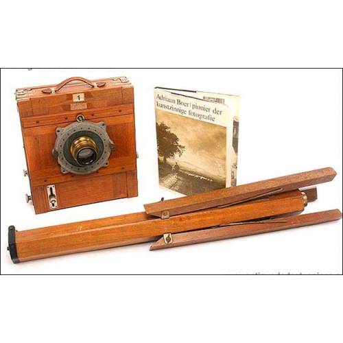 Camera by Andrian Boer, pioneer of artistic photography. 1890