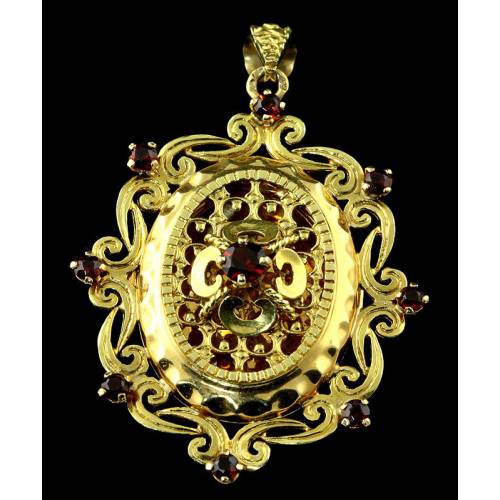 19th Century French Gold and Garnet Photo Frame Pendant. In Very Good Condition